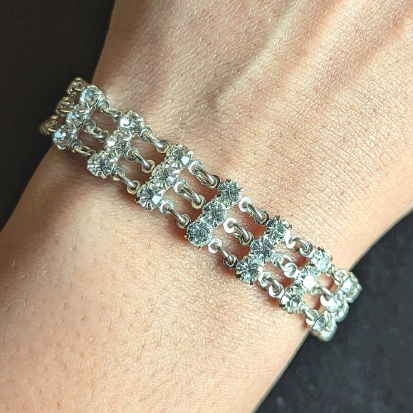 Silver Clear Rhinestone Tennis Bracelet Link 6.5 Inches Quiet Luxury Formal - Picture 1 of 9